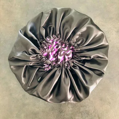 bonnet en satin leopard violet 2