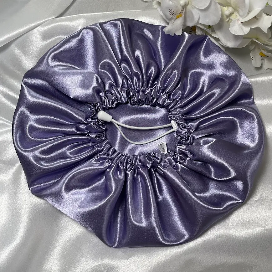 bonnet en satin parme