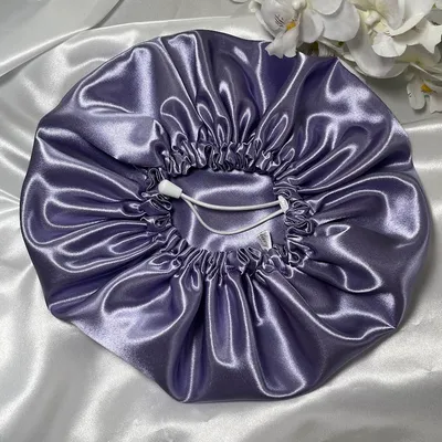 bonnet en satin parme