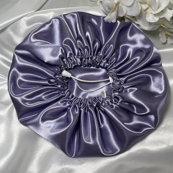 bonnet en satin parme